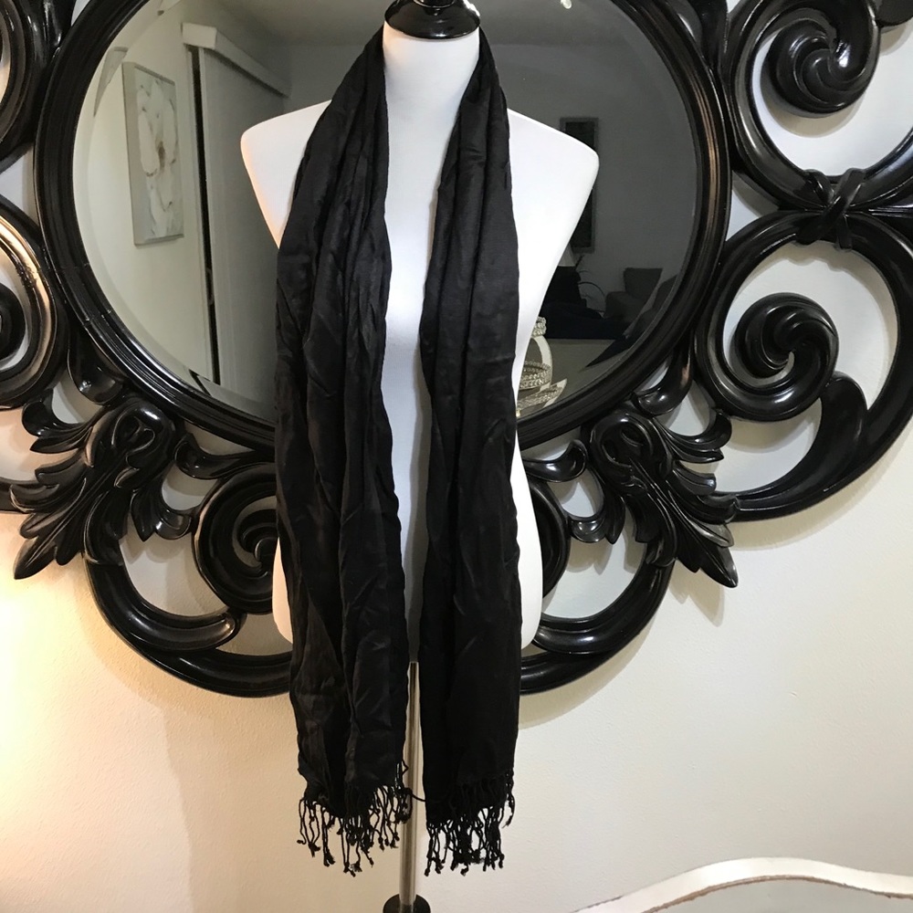 Black scarf excellent condition